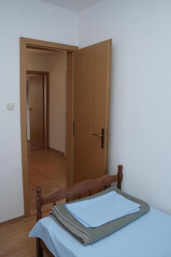 Apartment Zarace - Gdinj 4598A Exterior foto