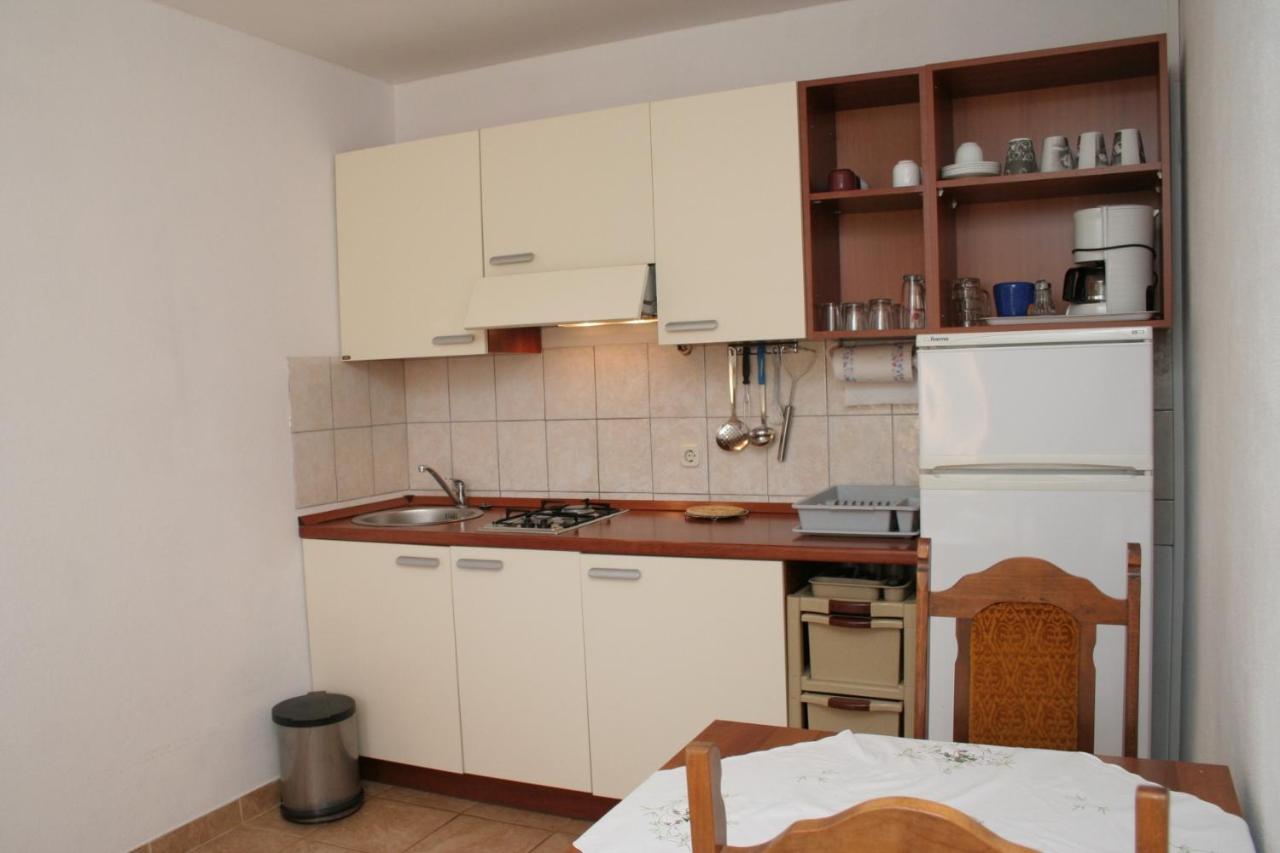 Apartment Zarace - Gdinj 4598A Exterior foto