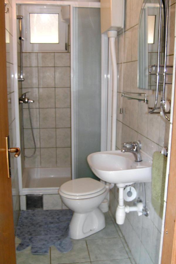 Apartment Zarace - Gdinj 4598A Exterior foto