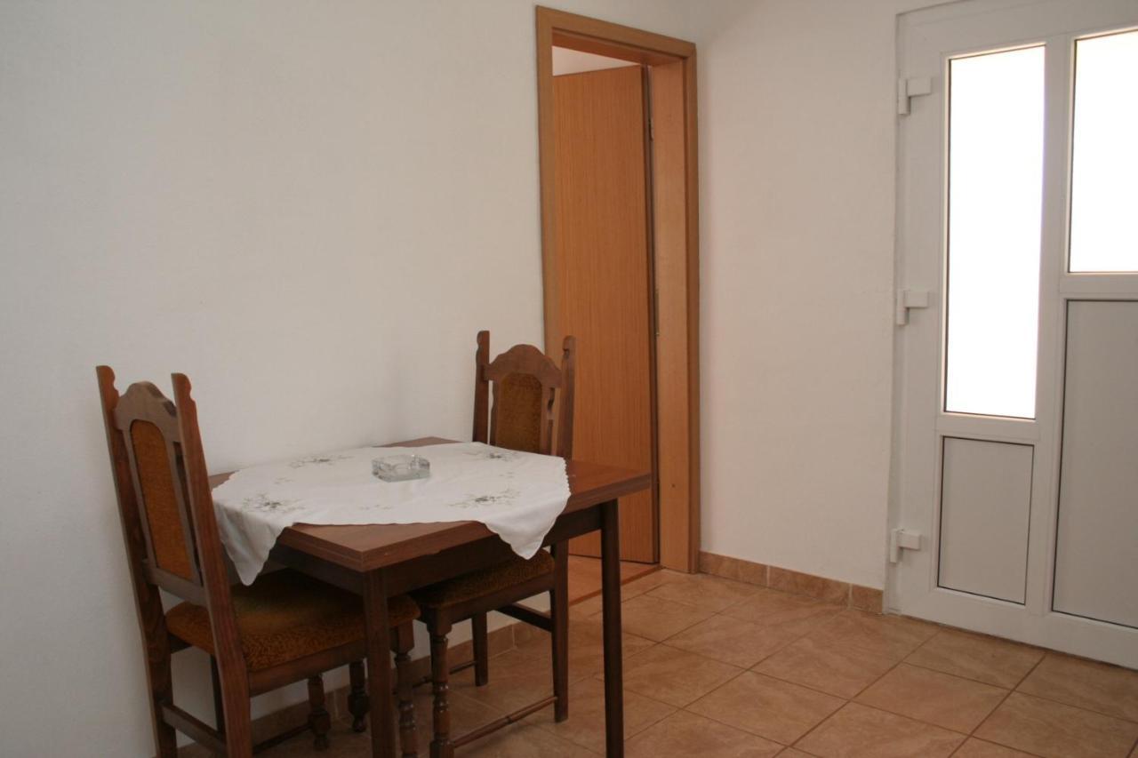 Apartment Zarace - Gdinj 4598A Exterior foto